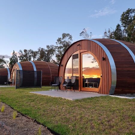 Barrel View Luxury Cabins Ballandean Eksteriør billede